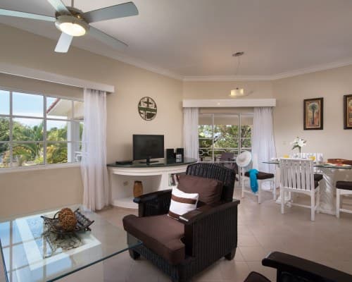 The Crown Suites at LHVC Resort