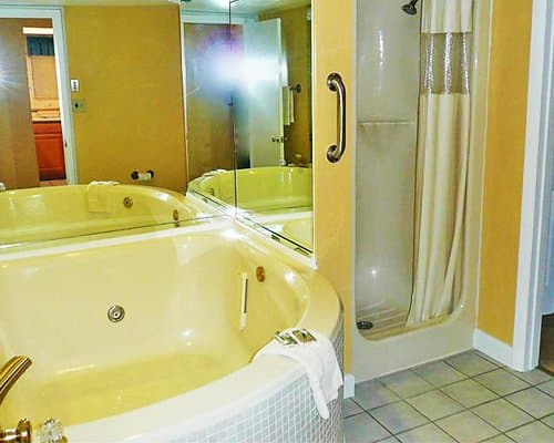 Laurel Point Resort – photo 30