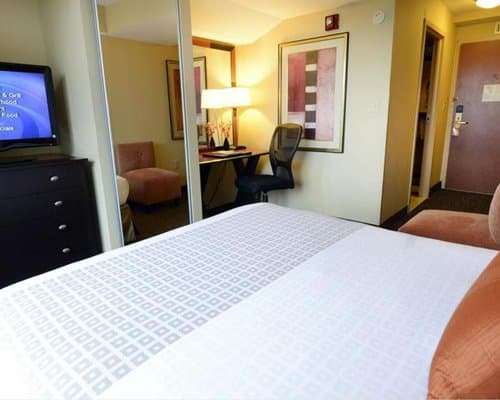 Beacon Hotel & Corporate Quarters – photo 19