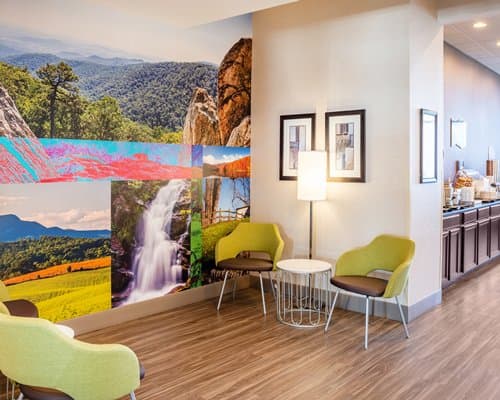 Clarion Pointe Harrisonburg – photo 2