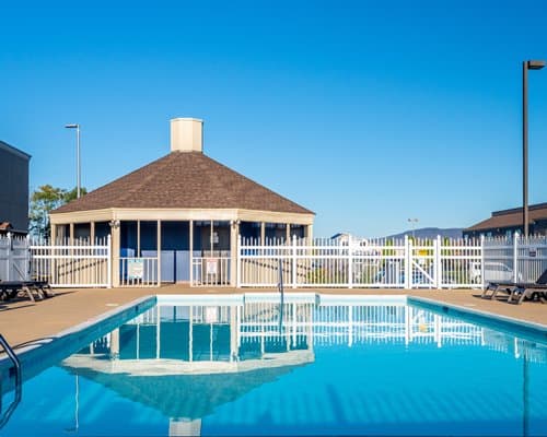 Clarion Pointe Harrisonburg – photo 12