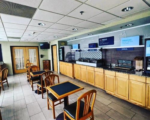 Holiday Inn Express Hotel & Suites- North – photo 3